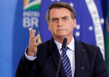 Bolsonaro diz que governo vai resolver extensão do auxílio emergencial nesta semana