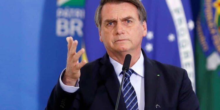 Bolsonaro diz que governo vai resolver extensão do auxílio emergencial nesta semana