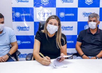 Prefeita Hilda Ribeiro sanciona lei que institui o Programa Cartão Cidadão Lagartense