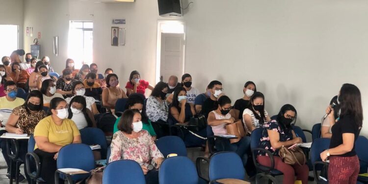 Prefeitura de Lagarto reúne núcleos gestores escolares para orientar sobre o retorno das aulas presenciais, em formato híbrido