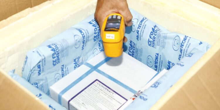 Saúde recebe nova remessa de imunizantes da Pfizer nesta sexta