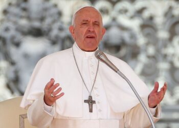 Papa classifica ataque a premiê do Iraque como “ato vil de terrorismo”