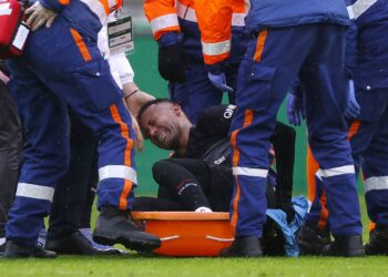 Neymar pode ficar afastado dos gramados por até oito semanas