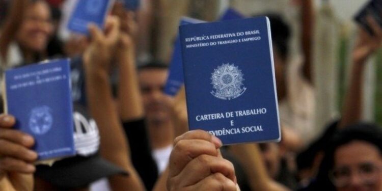 Desemprego no Brasil é o 4º maior entre os 44 países mais ricos do mundo