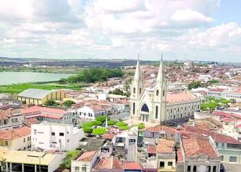 Servidores denunciam atrasos de salários em Propriá