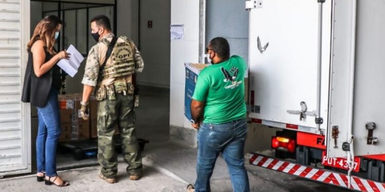 Sergipe recebe mais 32 mil vacinas contra a Covid-19 para adolescentes