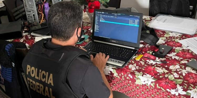 PF flagra homem armazenando pornografia infantil em computador