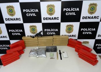 Ex-presidiário entra em confronto com a polícia ao ser flagrado com pistola e 50 quilos de maconha