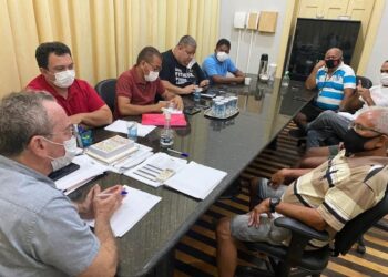 Prefeito se reúne com donos de bares em Propriá