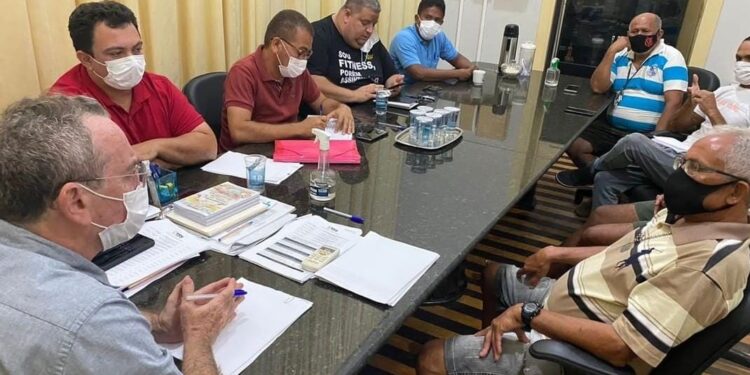 Prefeito se reúne com donos de bares em Propriá