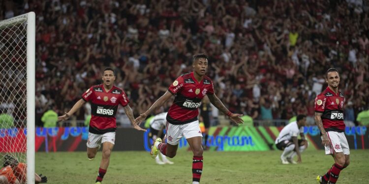 Bruno Henrique garante vitória do Flamengo sobre o Corinthians