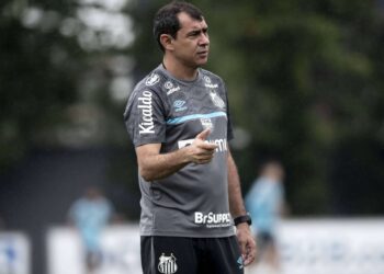 Carille prepara mudanças antes de Santos x Fortaleza; veja detalhes