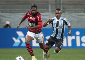 Com um a menos, Grêmio arranca empate com reservas do Flamengo