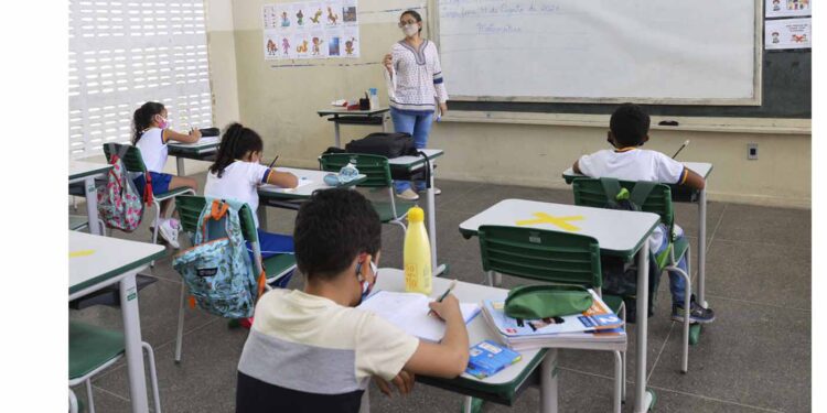 Seduc lança novo PSS para contratação de bolsistas do Programa Alfabetizar pra Valer
