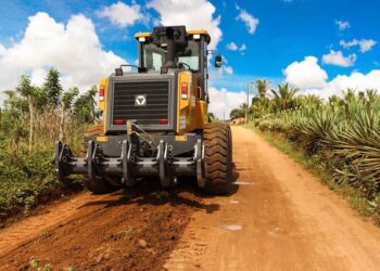 Prefeitura de Simão Dias realiza manutenção e patrolamento de estradas do Povoado Coração de Maria