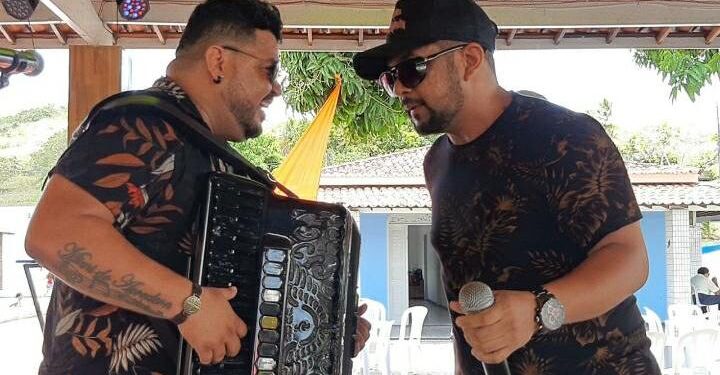 Noite do reencontro de Mimi do Acordeon e Douglas Gavião no recanto do chorinho