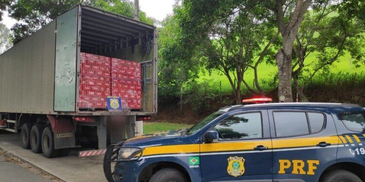 Polícia Rodoviária Federal apreende cerca de 190 mil latas de cerveja sem nota, em Cristinápolis