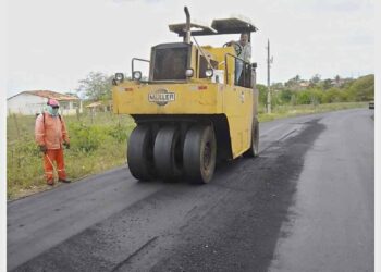 Obras da rodovia que liga os municípios de Monte Alegre e Porto da Folha recebem camada asfáltica