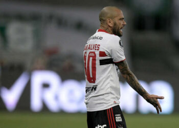 Daniel Alves fala sobre passagem pelo São Paulo: ‘Estavam contratando um torcedor’