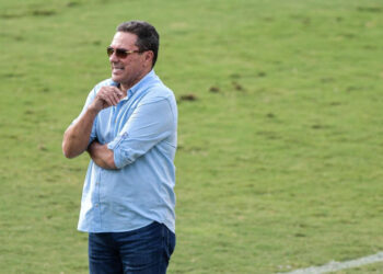 Roger Flores faz aviso ao Cruzeiro sobre Luxemburgo: “Problema é quando ele começa”