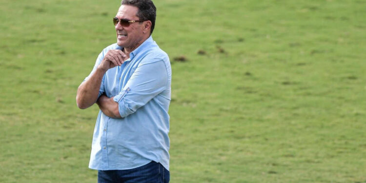 Roger Flores faz aviso ao Cruzeiro sobre Luxemburgo: “Problema é quando ele começa”