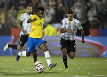 Brasil luta, desperdiça chances, mas sai de campo com o empate com a Argentina em San Juan