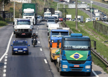 Caminhoneiros falam em manter greve; estradas seguem sem bloqueios