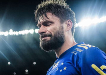 Após anunciar aposentadoria no Cruzeiro, Sobis é homenageado por ex-clubes