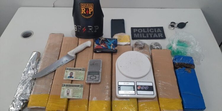 PM apreende 10 Kg de maconha durante abordagem no Bairro Coroa do Meio