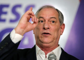 Ciro Gomes anuncia suspensão da pré-candidatura à Presidência da República