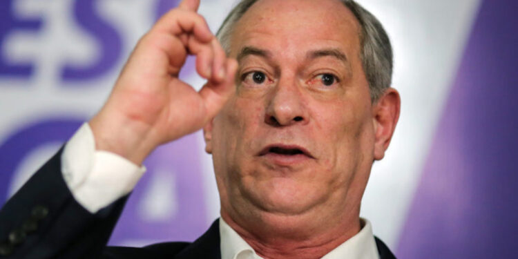 Ciro Gomes anuncia suspensão da pré-candidatura à Presidência da República