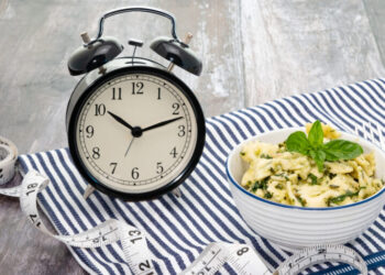 Jejum intermitente: 5 coisas que você precisa saber antes de aderir à dieta