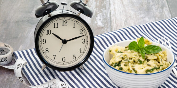 Jejum intermitente: 5 coisas que você precisa saber antes de aderir à dieta