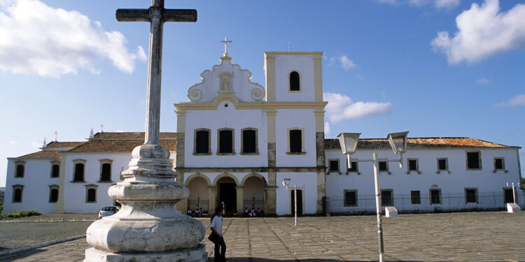 Reconhecida como Patrimônio da Unesco, Praça São Francisco une beleza e história