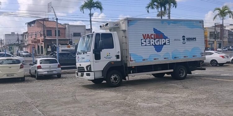 Saúde envia aos municípios mais vacinas para reforço, segunda dose e primeira em adolescentes contra a Covid-19