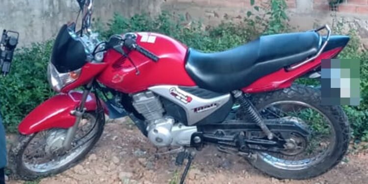 Polícia Militar recupera motocicleta com restrição de roubo e furto no Agreste Sergipano