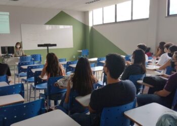 Alunos retornam às aulas presenciais de forma gradativa na Unit