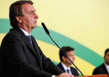 Bolsonaro anuncia prorrogação por 2 anos da desoneração da folha de pagamento