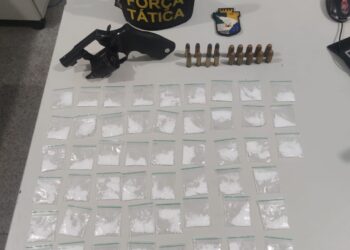 Polícia Militar prende suspeitos de porte ilegal de arma e tráfico de drogas em Socorro