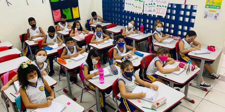 Escolas da rede estadual voltam com aulas 100% presenciais