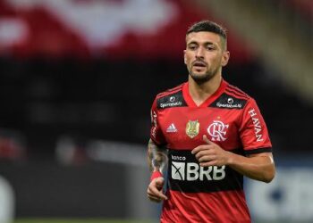 Salário milionário e cinco anos de contrato; Flamengo chega a acordo com craque