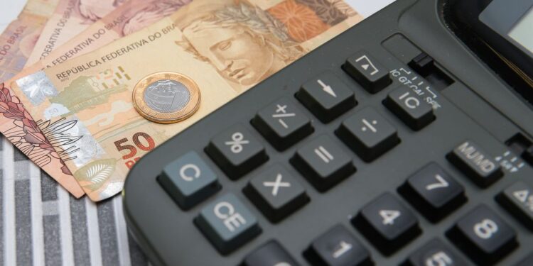 Com alta de 4,9% em outubro, arrecadação federal segue recorde em 2021