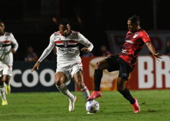 São Paulo e Athletico-PR empatam e seguem ameaçados no Brasileiro
