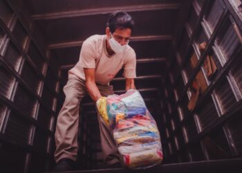 Governo de Sergipe leva alimentos e kits de higiene e limpeza para famílias atingidas pelas chuvas em Canindé