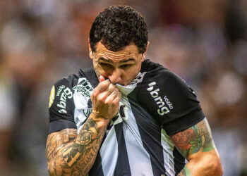 Ceará bate Corinthians e entra na briga por vaga na Libertadores