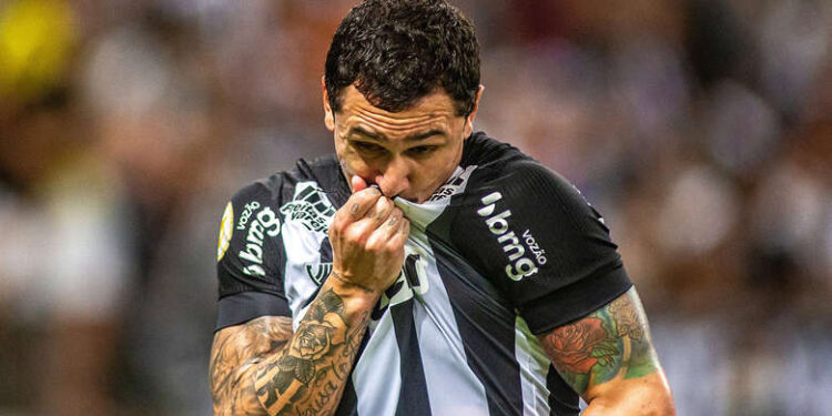 Ceará bate Corinthians e entra na briga por vaga na Libertadores