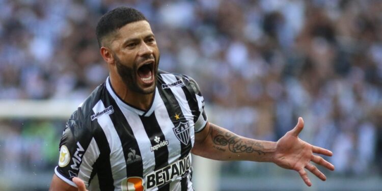 Com dois de Hulk, Atlético-MG vira sobre o Fluminense e se aproxima do título brasileiro