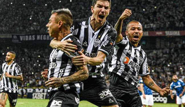 Atlético-MG sofre, mas vence o Grêmio e aumenta vantagem na liderança do Brasileirão