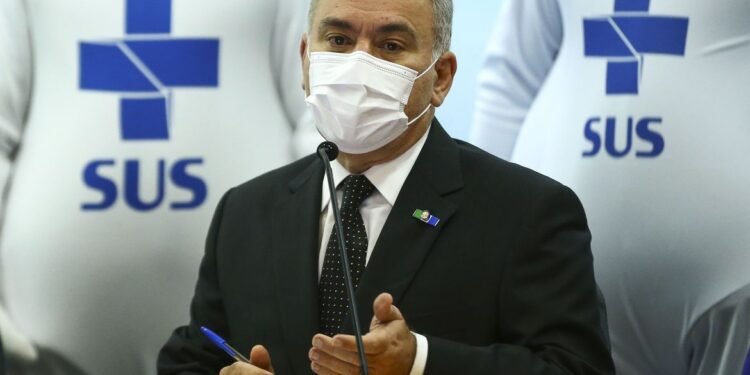 Pandemia: cuidados devem ser mantidos com variante Ômicron