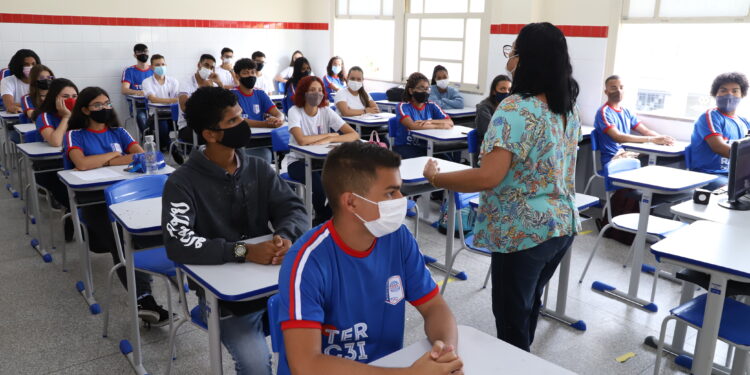 Escolas da rede estadual promovem atividades de preparação dos alunos para o Enem